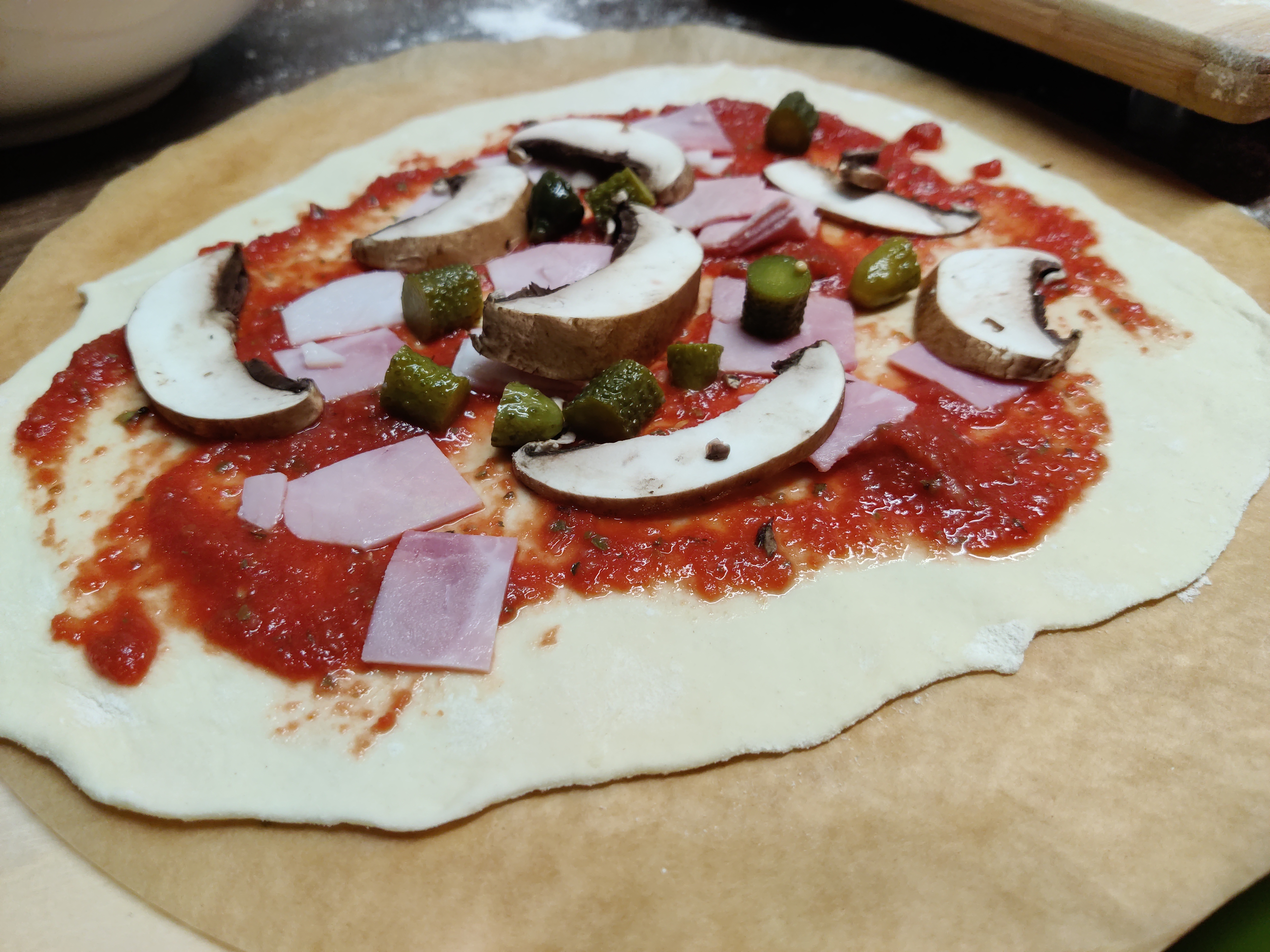 Pizza Prosciutto, Funghi e Cetriolo