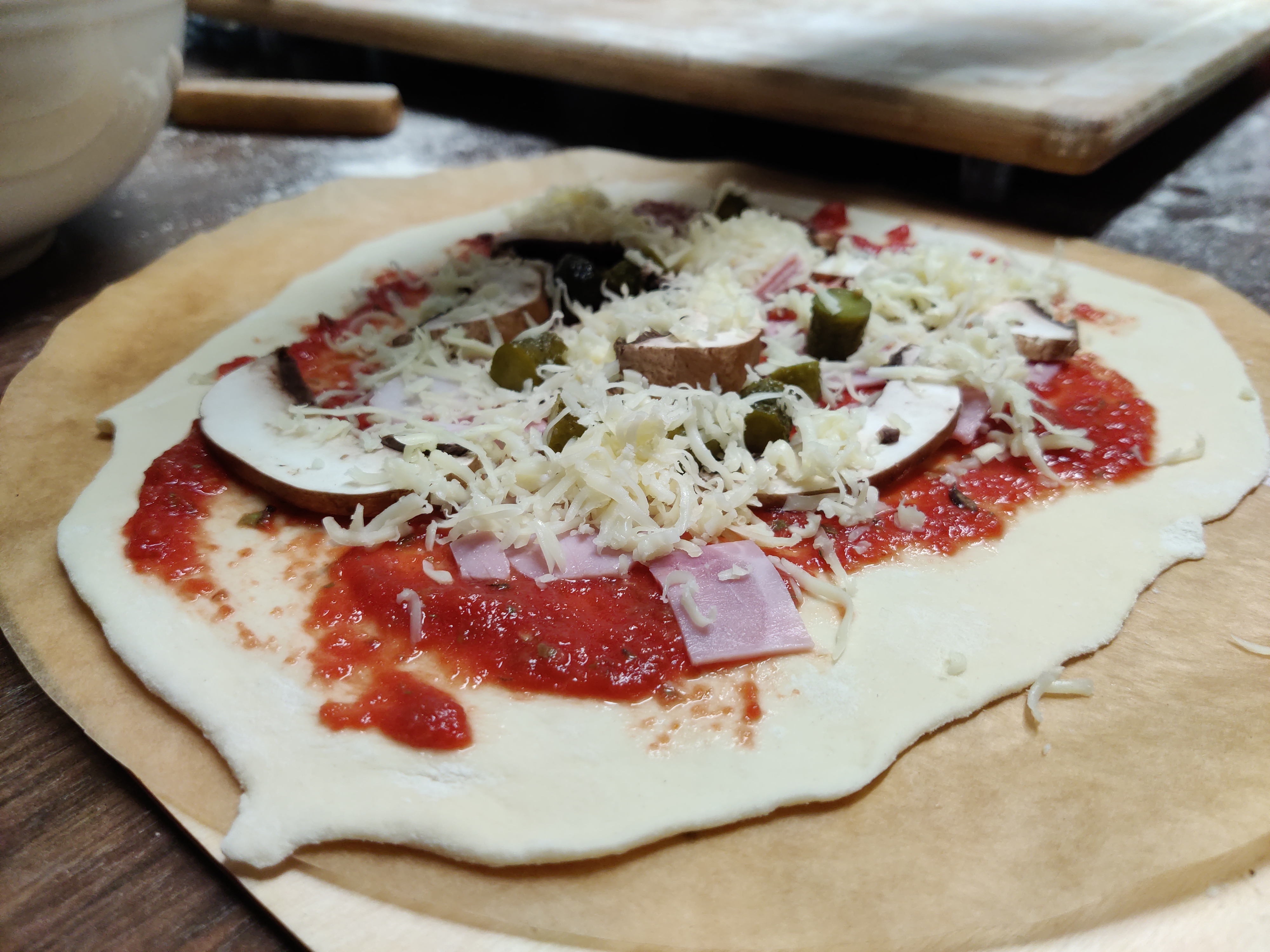 Pizza Prosciutto, Funghi e Cetriolo