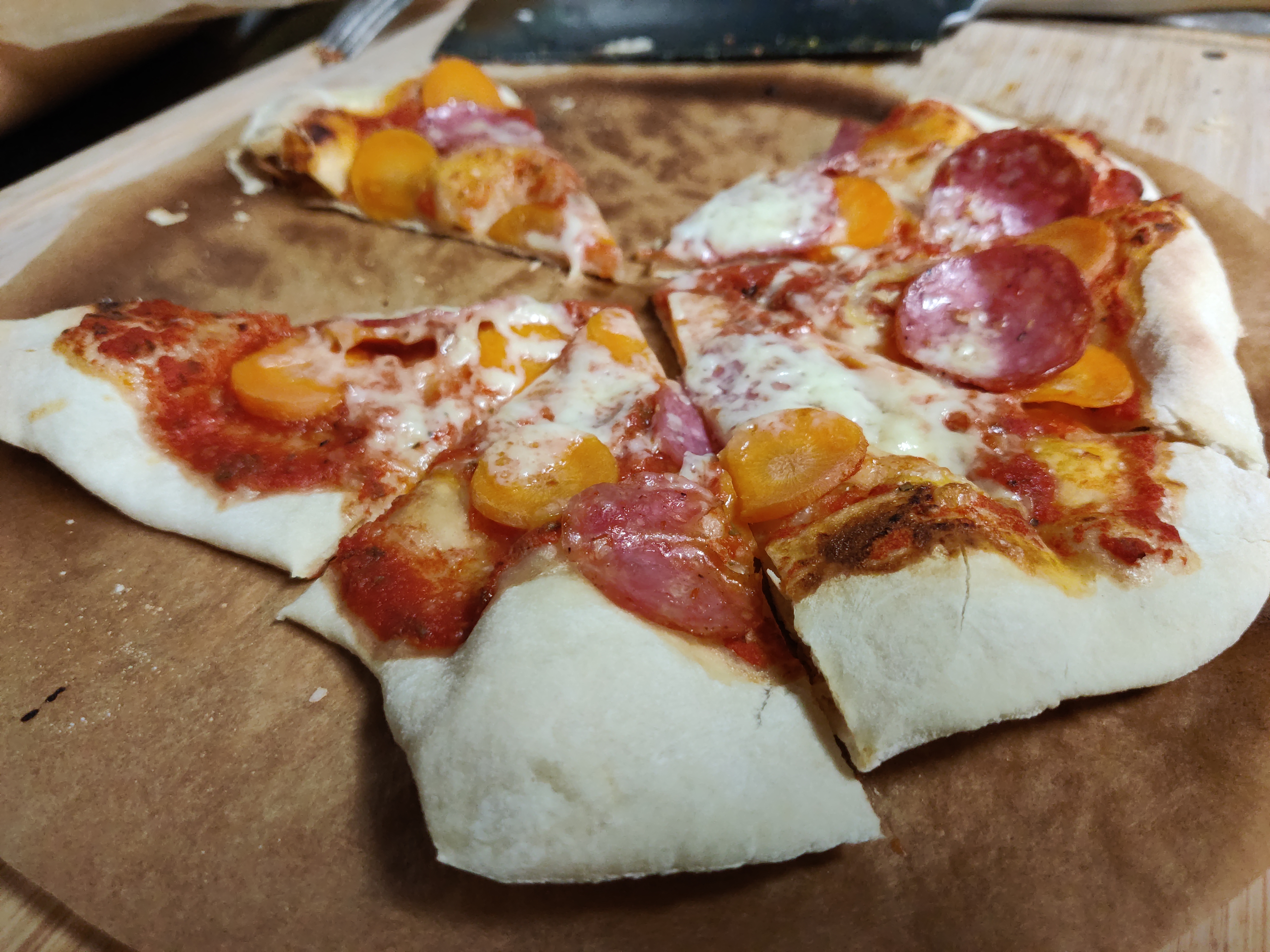 Pizza Salami-Karotte